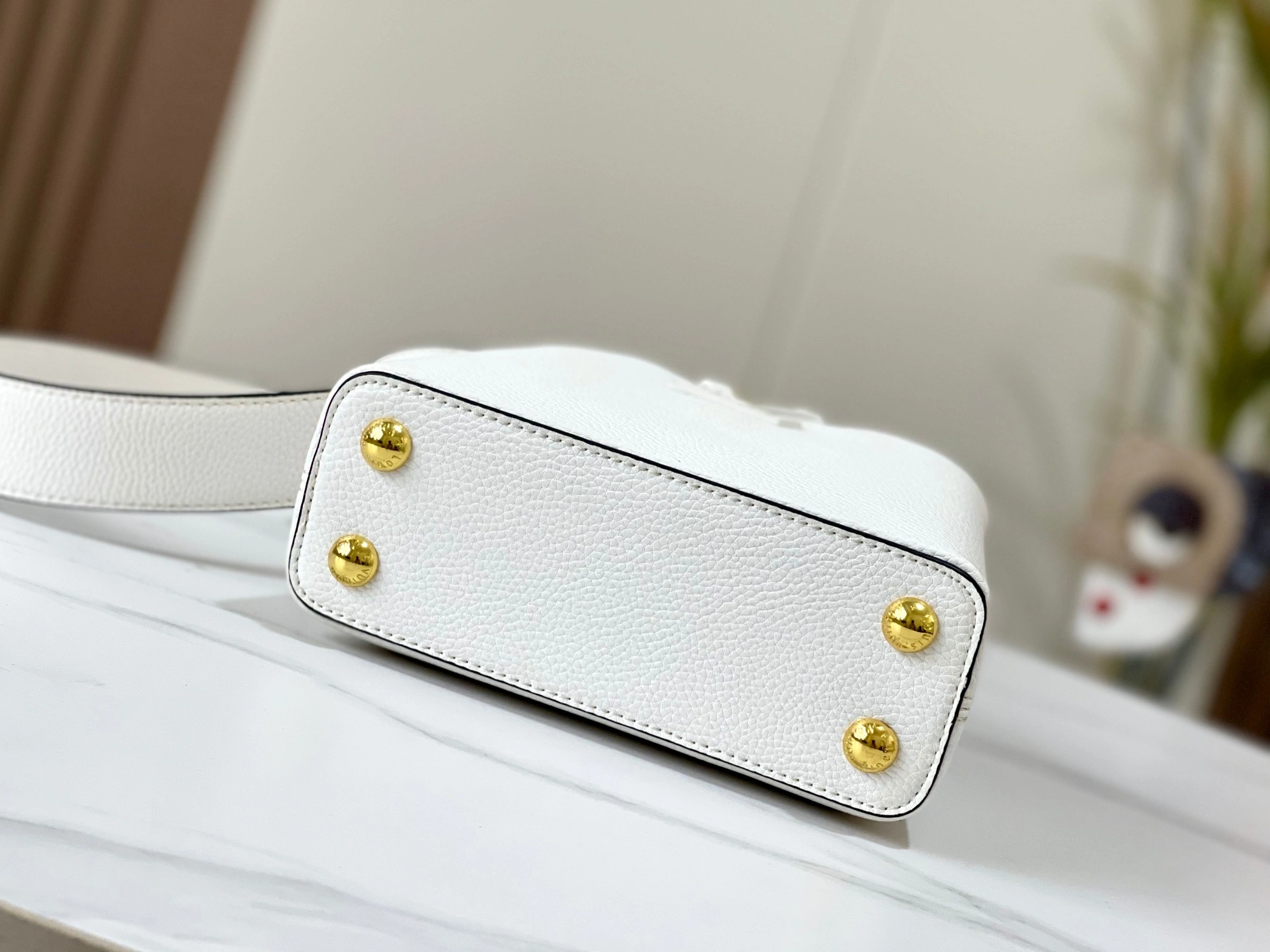 Louis Vuitton AAA Quality Messenger Bags For Women Flexible 2307 - Image 4