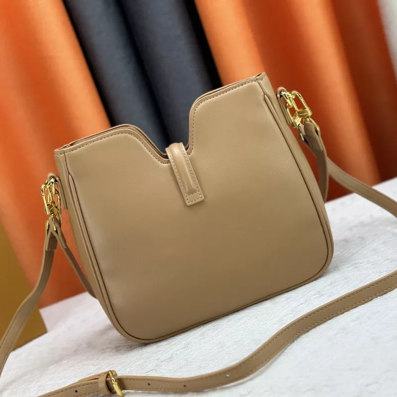 Louis Vuitton AAA Quality Messenger Bags For Women GoodFit 6751 - Image 3