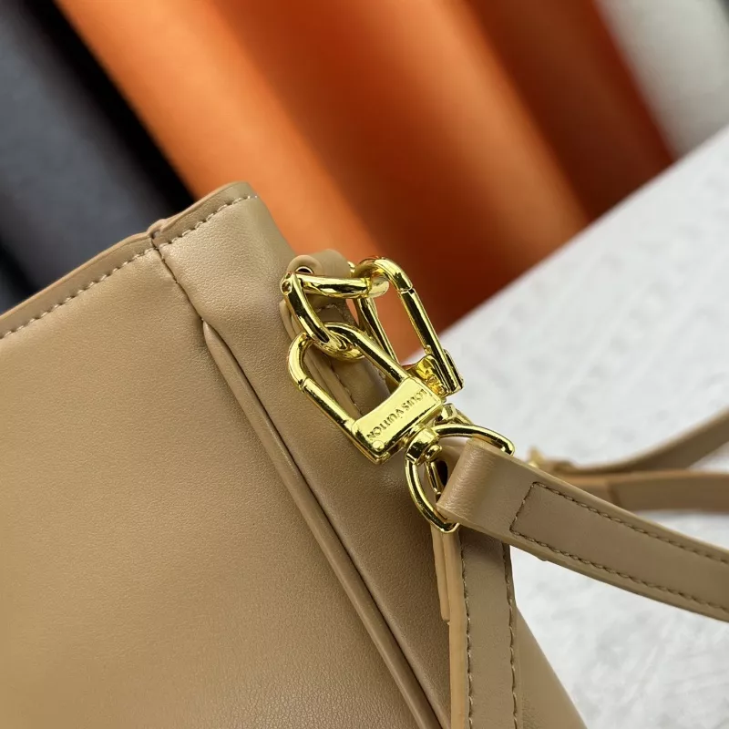 Louis Vuitton AAA Quality Messenger Bags For Women GoodFit 6751 - Image 6