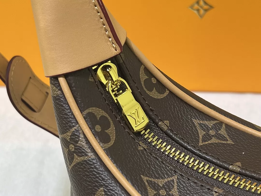 Louis Vuitton AAA Quality Messenger Bags For Women Minimalist 8530 - Image 5