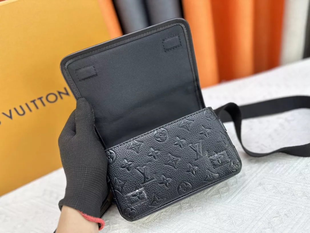 Louis Vuitton AAA Quality Messenger Bags For Women Refined 1476 - Image 7