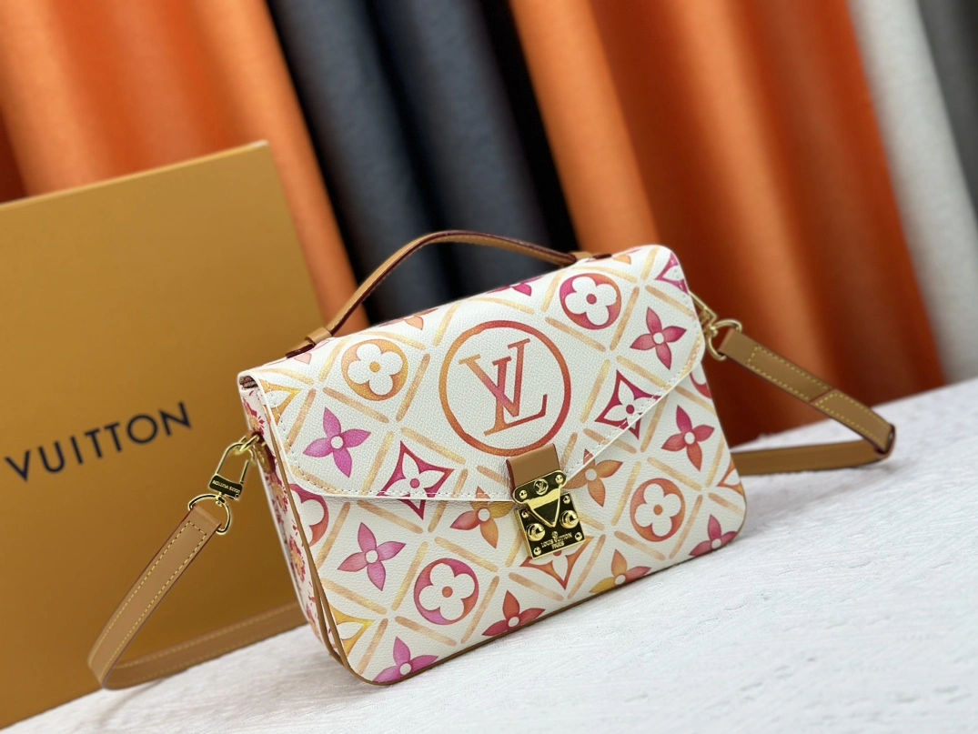 Louis Vuitton AAA Quality Messenger Bags For Women Resilient 1985
