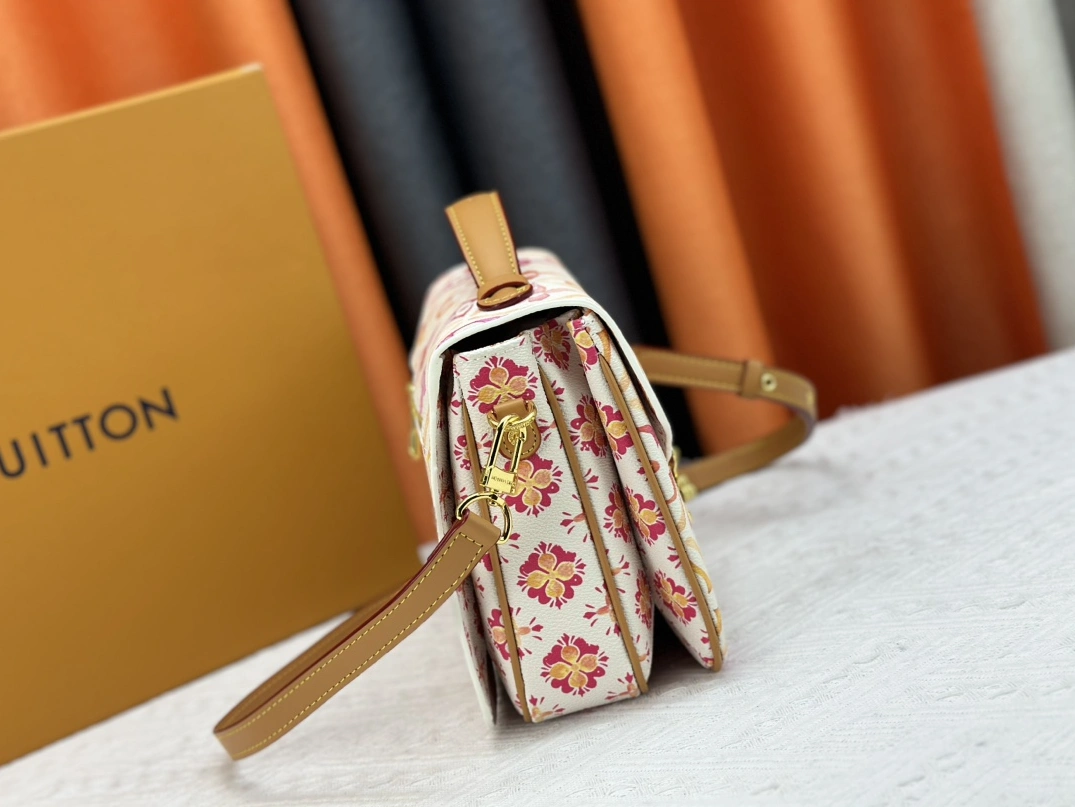 Louis Vuitton AAA Quality Messenger Bags For Women Resilient 1985 - Image 3