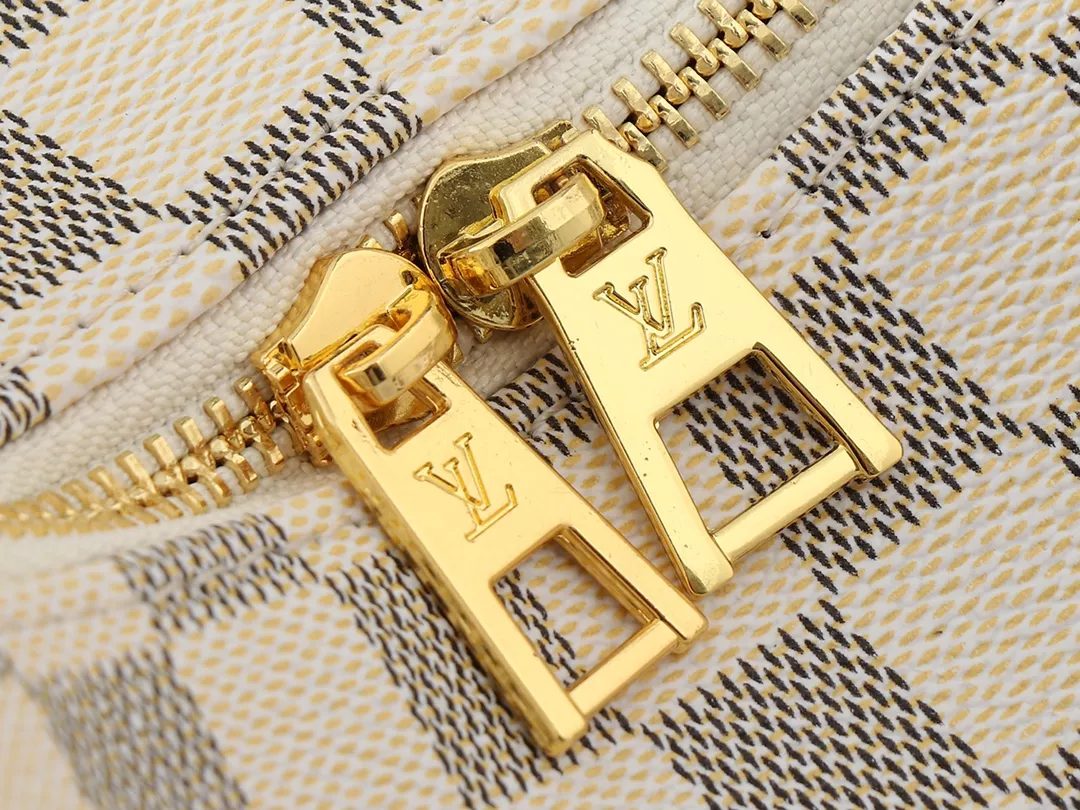 Louis Vuitton AAA Quality Messenger Bags For Women Sleek 5116 - Image 7