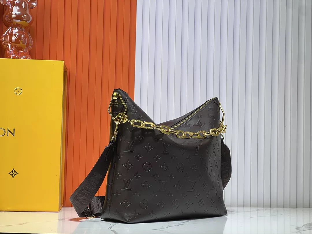 Louis Vuitton AAA Quality Messenger Bags For Women StreetReady 2763