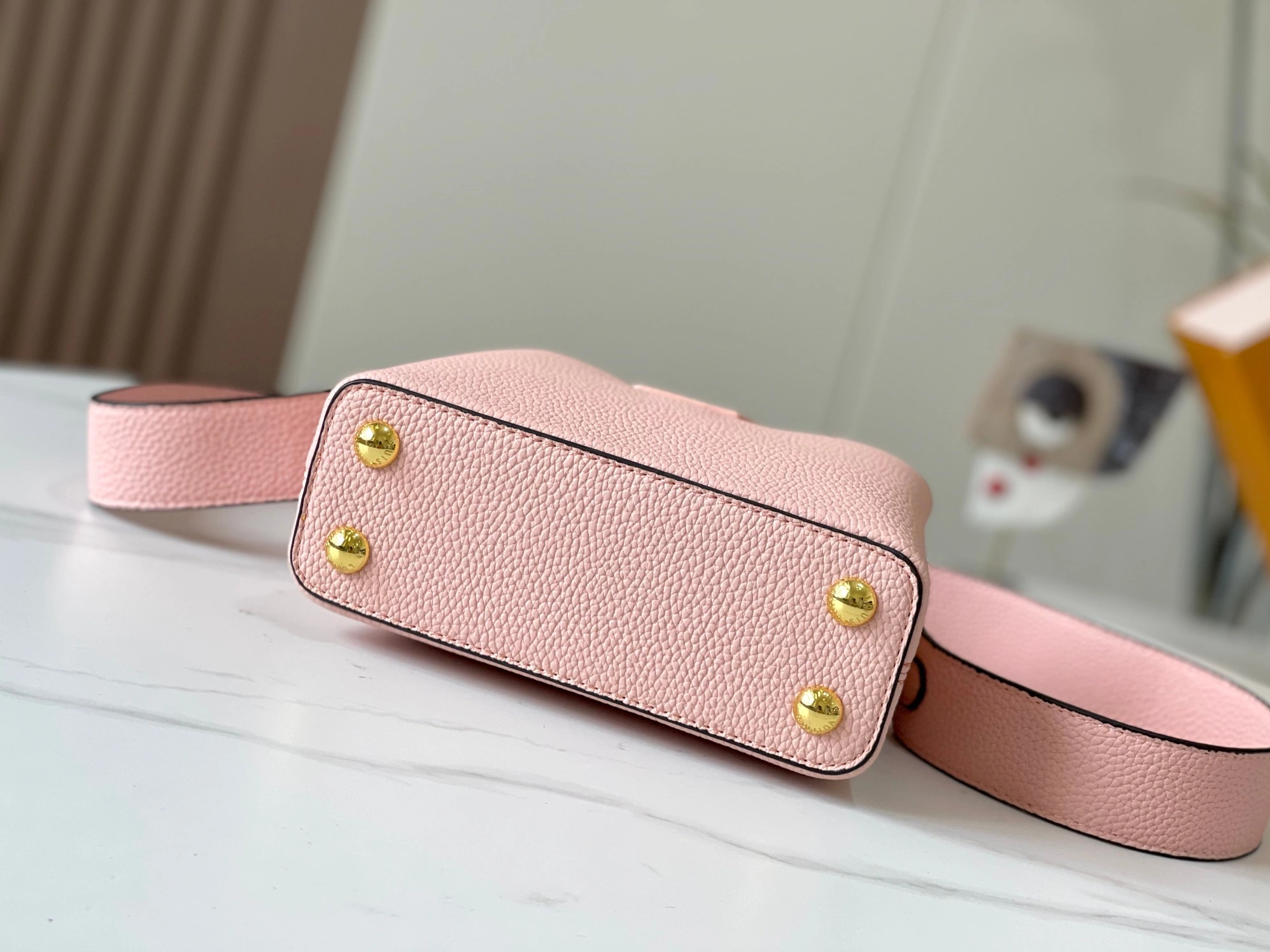 Louis Vuitton AAA Quality Messenger Bags For Women Stylish 8171 - Image 4