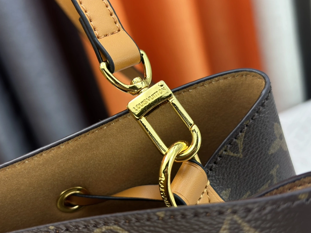 Louis Vuitton AAA Quality Messenger Bags For Women Trendsetting 3634 - Image 6