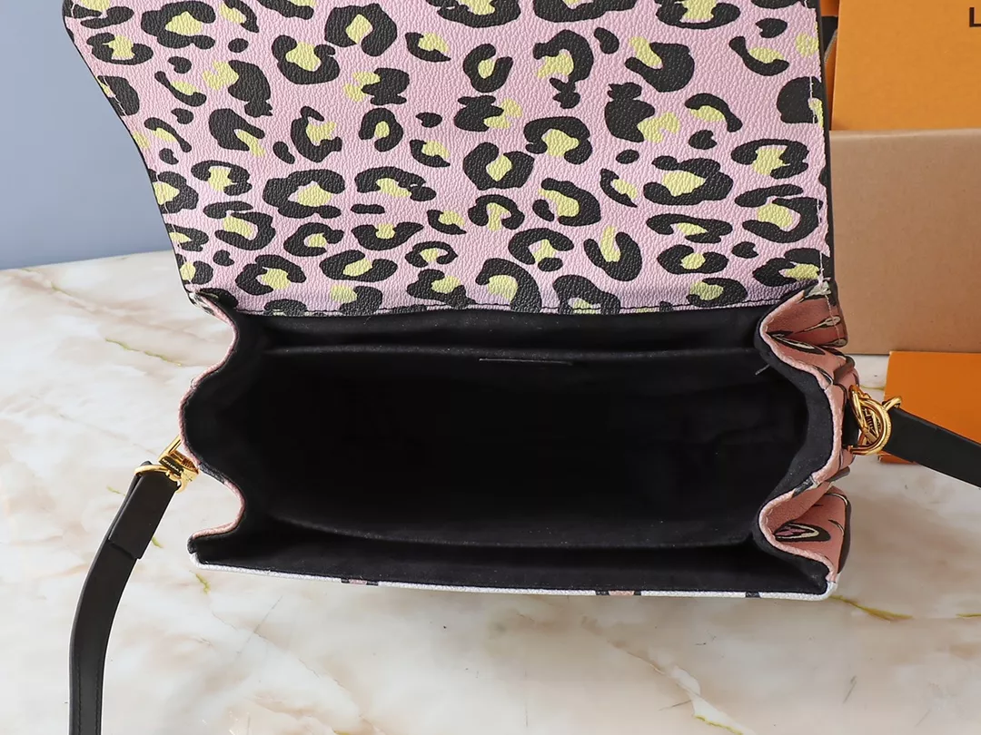 Louis Vuitton AAA Quality Messenger Bags For Women Trendsetting 4237 - Image 7