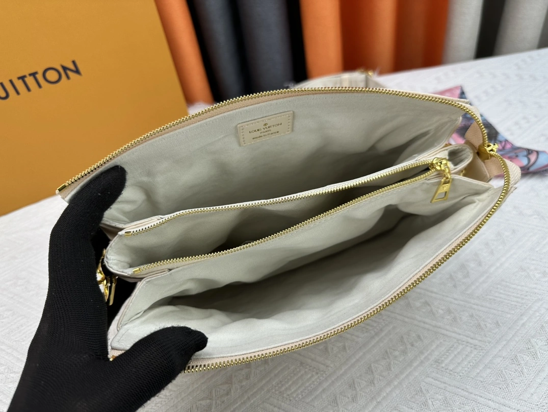 Louis Vuitton AAA Quality Messenger Bags For Women Unique 6004 - Image 8