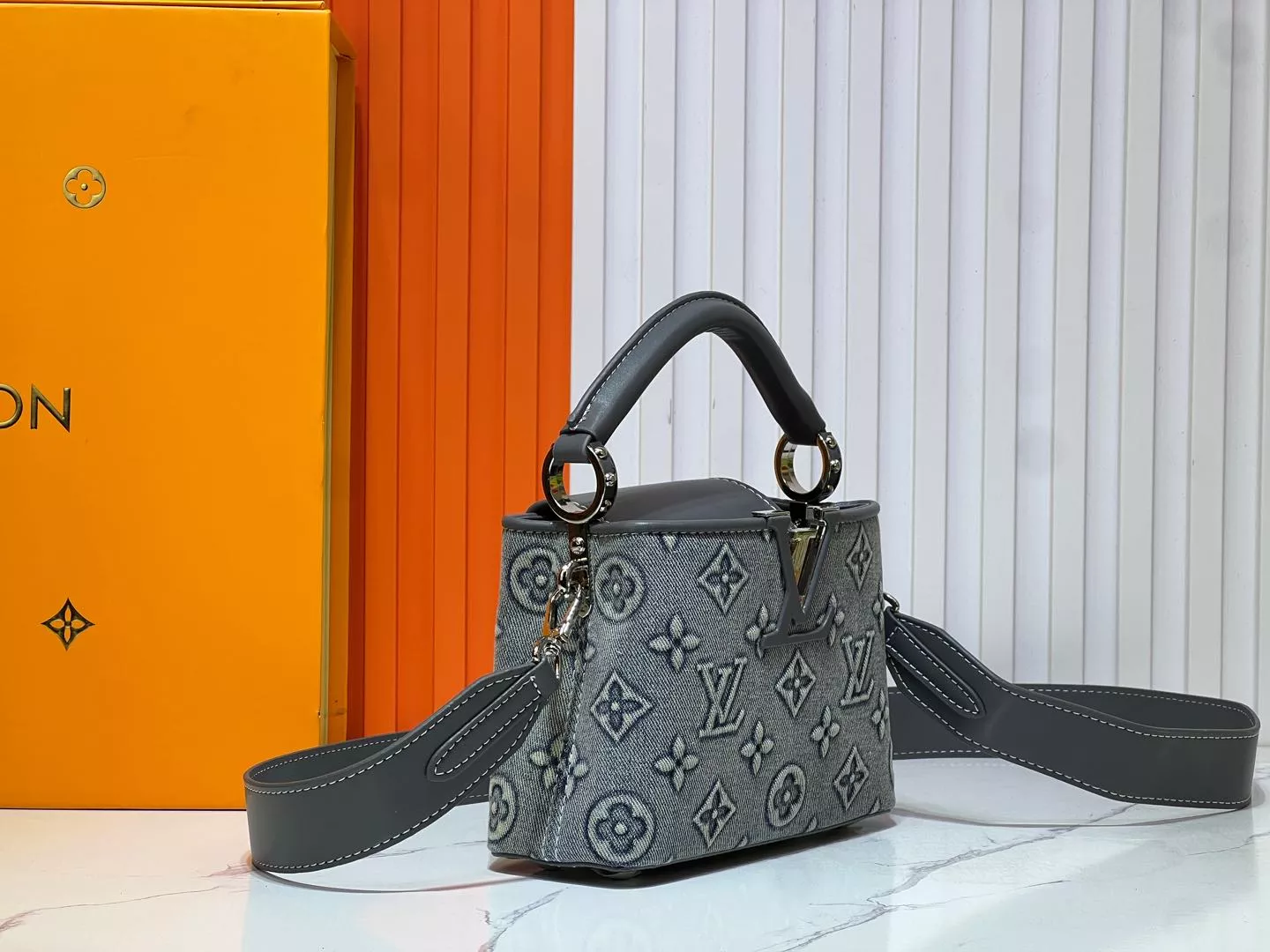 Louis Vuitton AAA Quality Messenger Bags For Women Vibrant 214