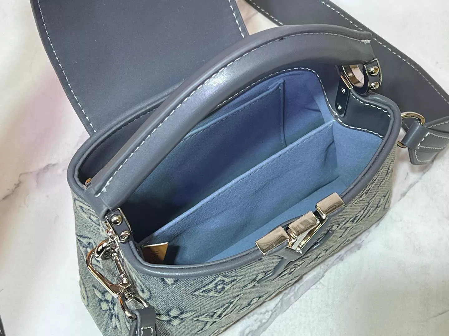 Louis Vuitton AAA Quality Messenger Bags For Women Vibrant 214 - Image 8