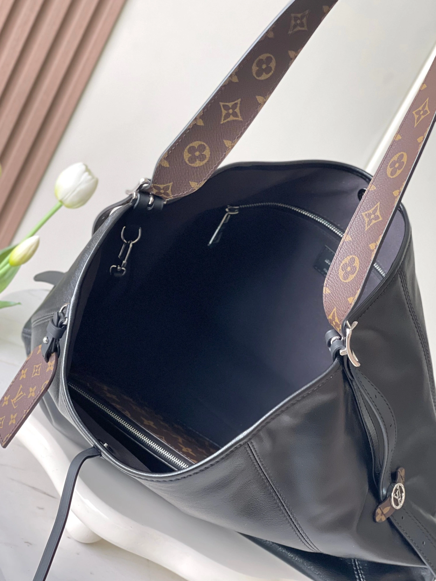 Louis Vuitton AAA Quality Shoulder Bags For Women Compact 9314 - Image 5