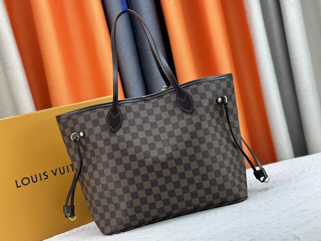 Louis Vuitton AAA Quality Shoulder Bags For Women EasyMatch 472 - Image 4
