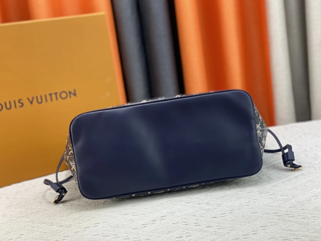 Louis Vuitton AAA Quality Shoulder Bags For Women Elegant 9947 - Image 5