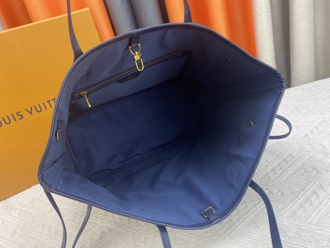 Louis Vuitton AAA Quality Shoulder Bags For Women Elegant 9947 - Image 8