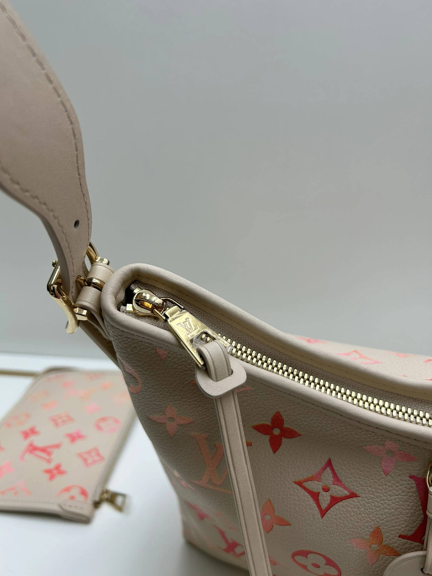 Louis Vuitton AAA Quality Shoulder Bags For Women HighQuality 8556 - Image 7