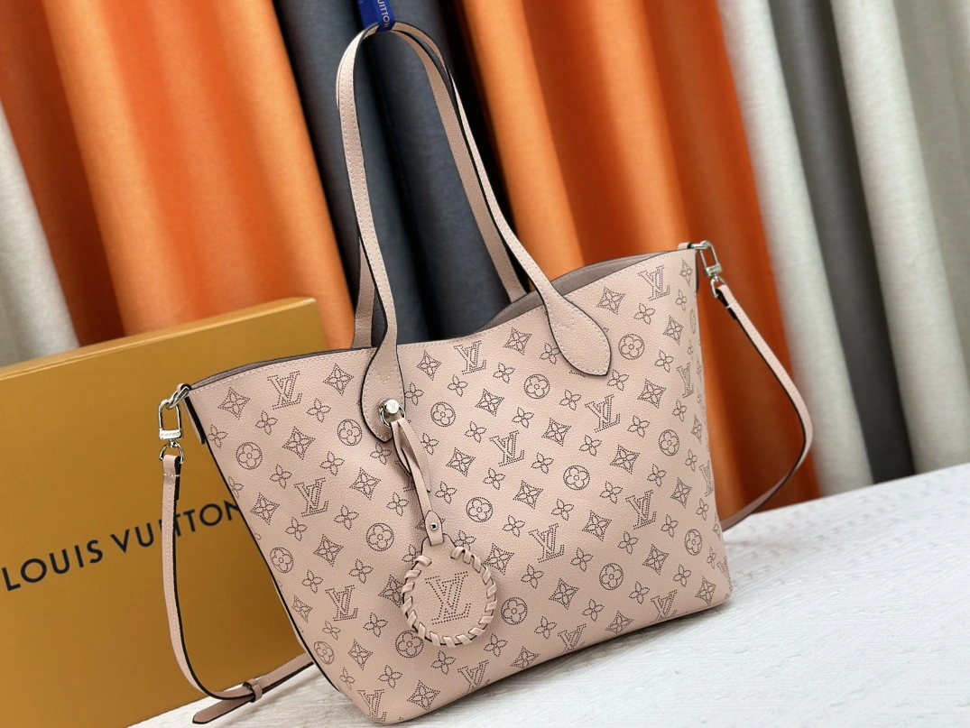 Louis Vuitton AAA Quality Shoulder Bags For Women Minimalist 2805 - Image 3