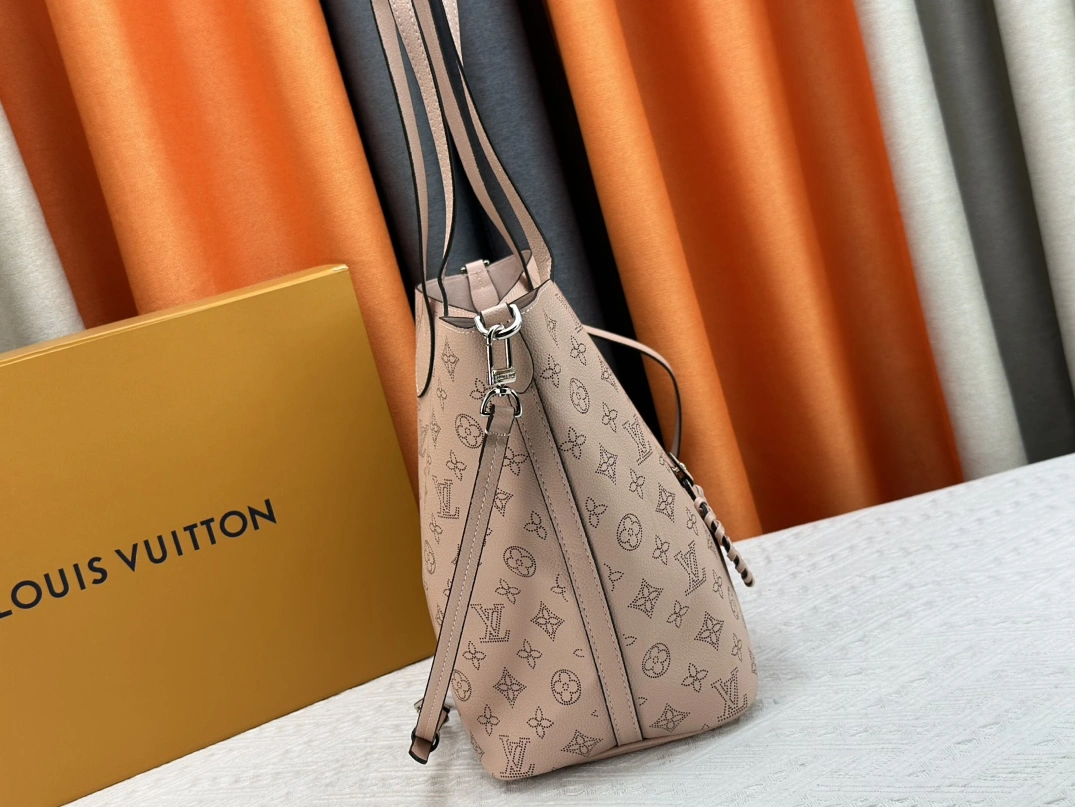 Louis Vuitton AAA Quality Shoulder Bags For Women Minimalist 2805 - Image 4