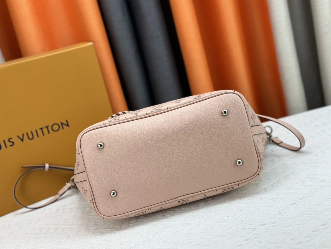 Louis Vuitton AAA Quality Shoulder Bags For Women Minimalist 2805 - Image 6