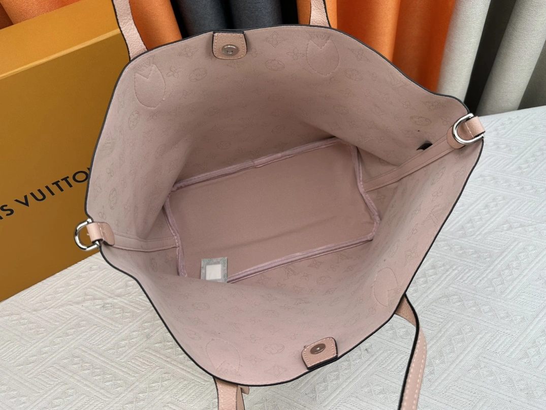 Louis Vuitton AAA Quality Shoulder Bags For Women Minimalist 2805 - Image 7