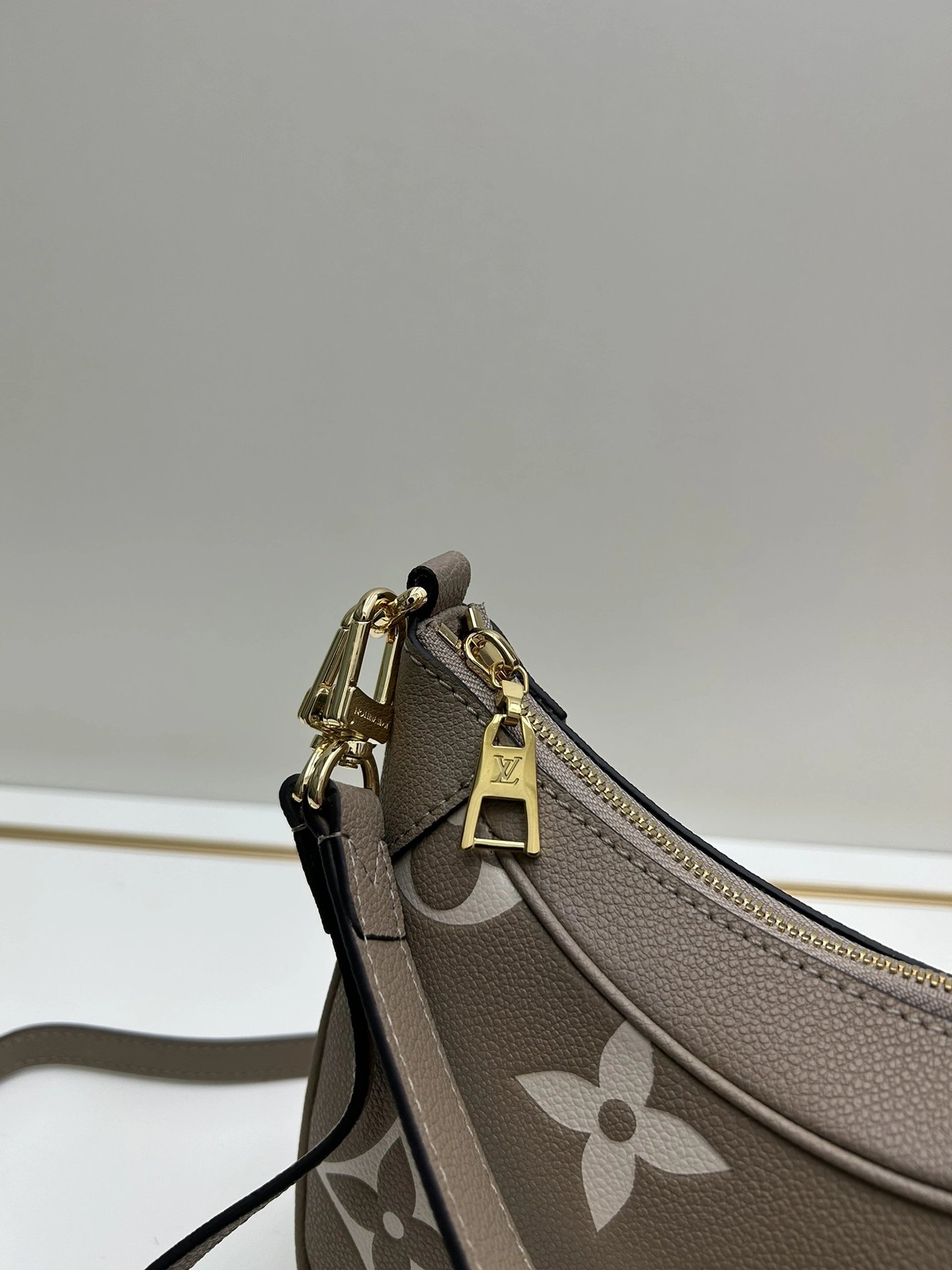 Louis Vuitton AAA Quality Shoulder Bags For Women Practical 4640 - Image 4