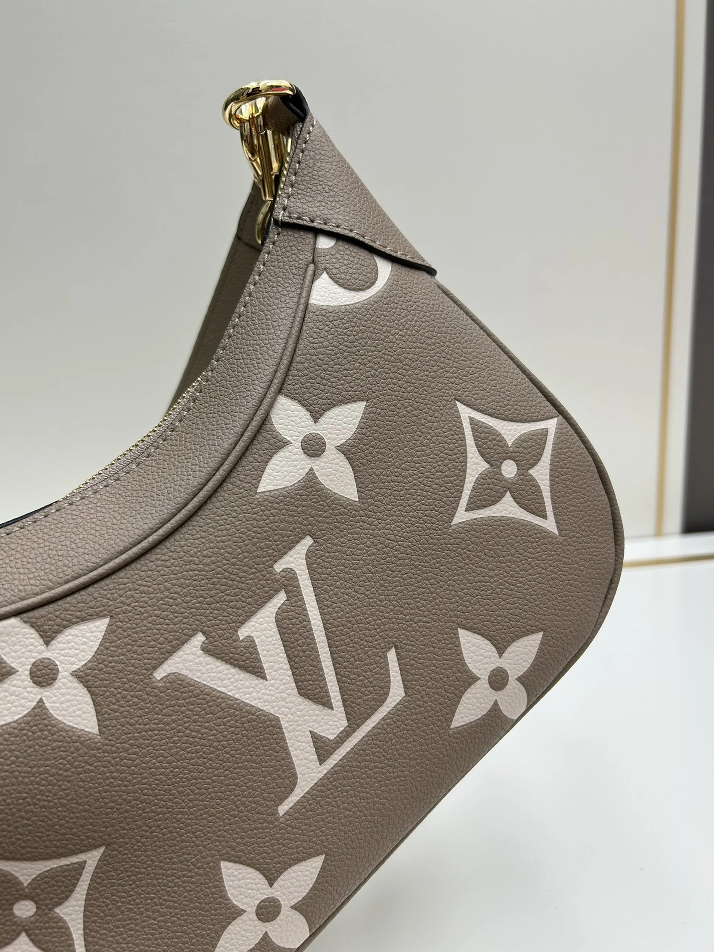 Louis Vuitton AAA Quality Shoulder Bags For Women Practical 4640 - Image 6