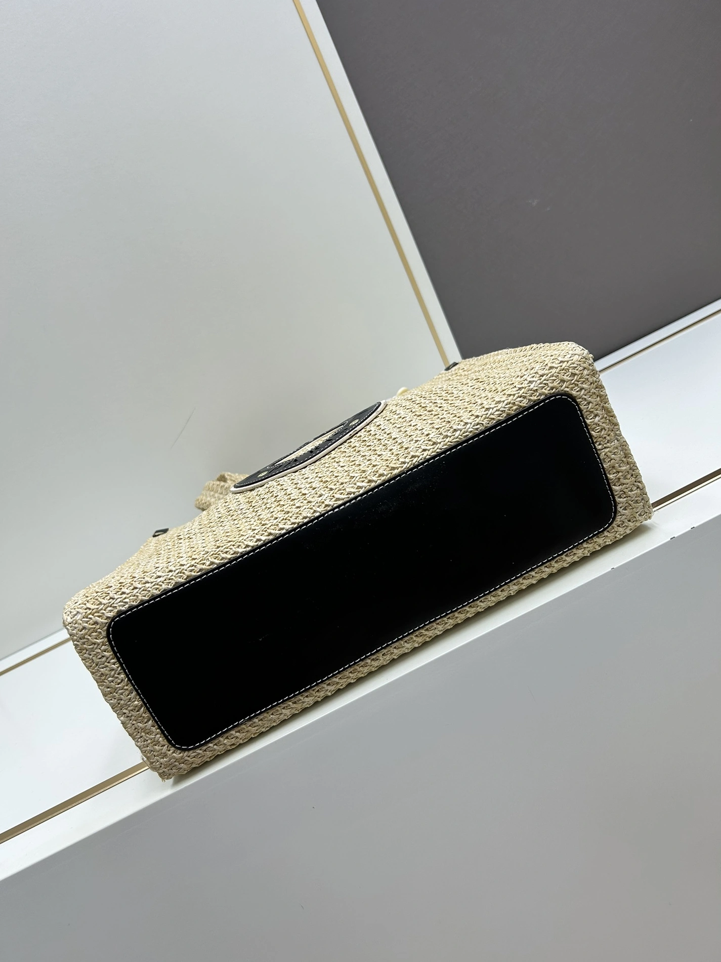 Louis Vuitton AAA Quality Shoulder Bags For Women Sleek 7705 - Image 5