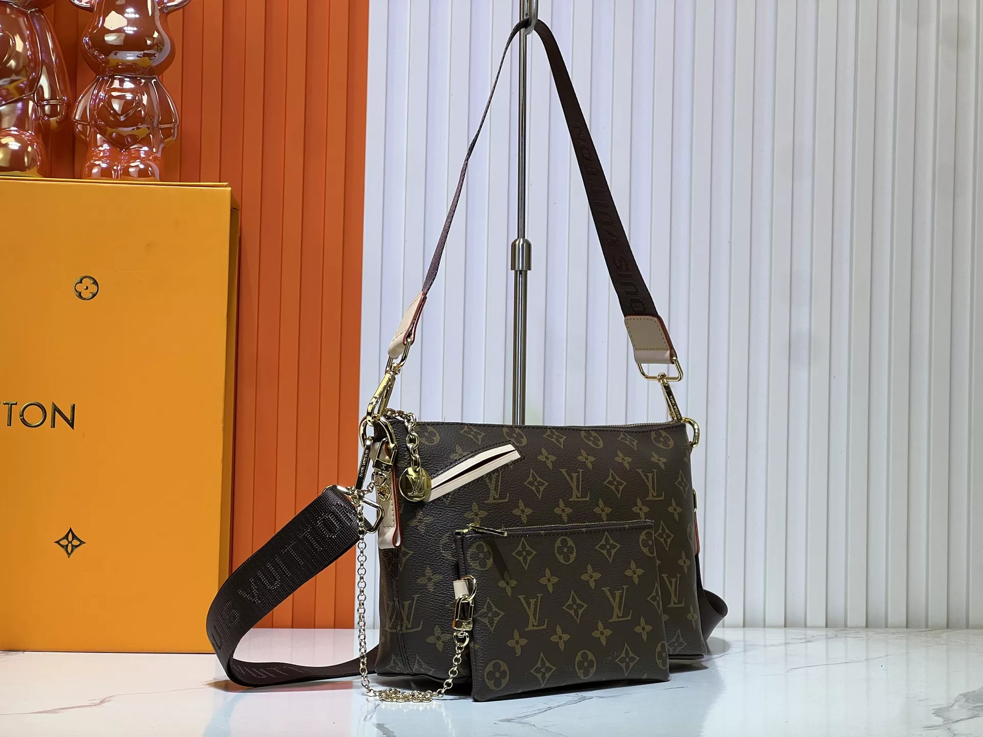 Louis Vuitton AAA Quality Shoulder Bags For Women Sophisticated 1979