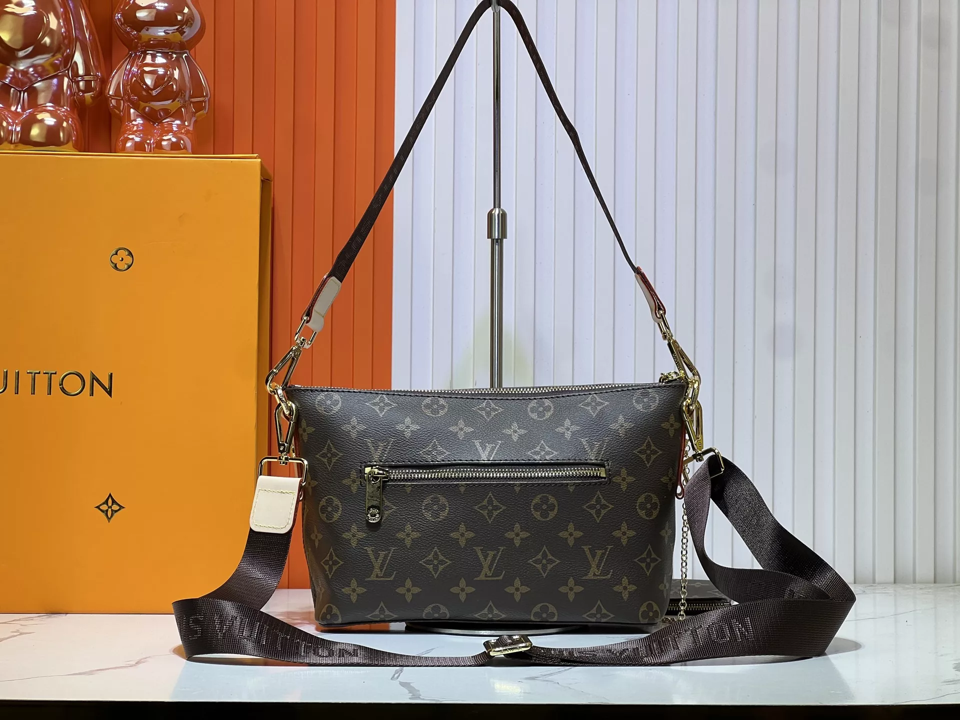 Louis Vuitton AAA Quality Shoulder Bags For Women Sophisticated 1979 - Image 6