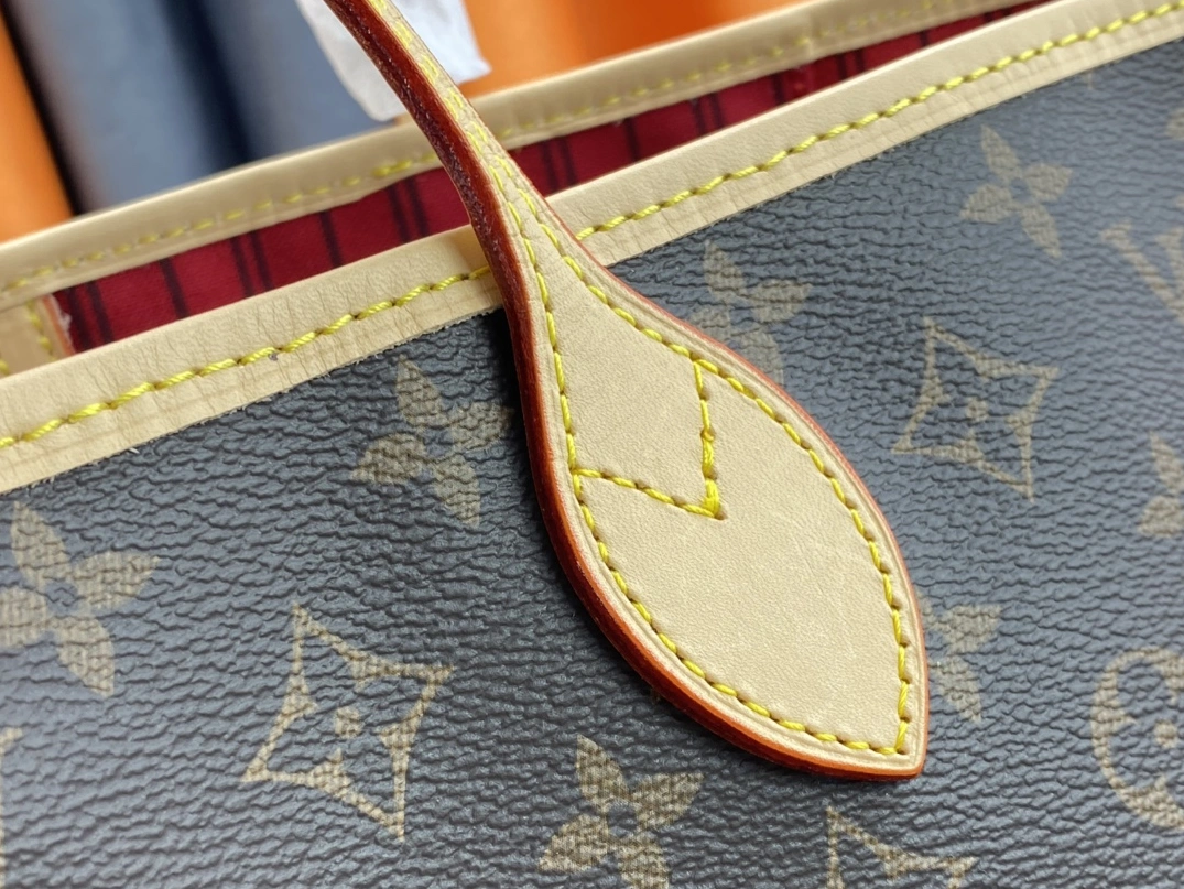 Louis Vuitton AAA Quality Shoulder Bags In Red For Women Soft 8062 - Image 5