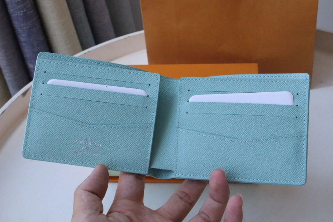 Louis Vuitton AAA Quality Wallets Elegant 1426 - Image 4