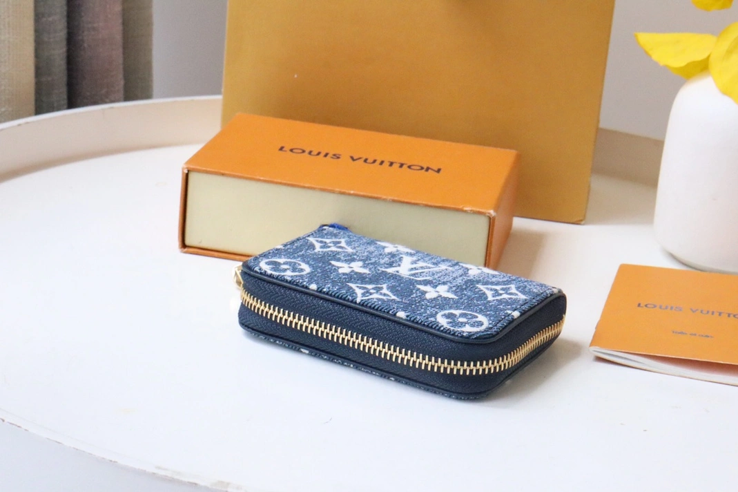 Louis Vuitton AAA Quality Wallets SportInspired 1388