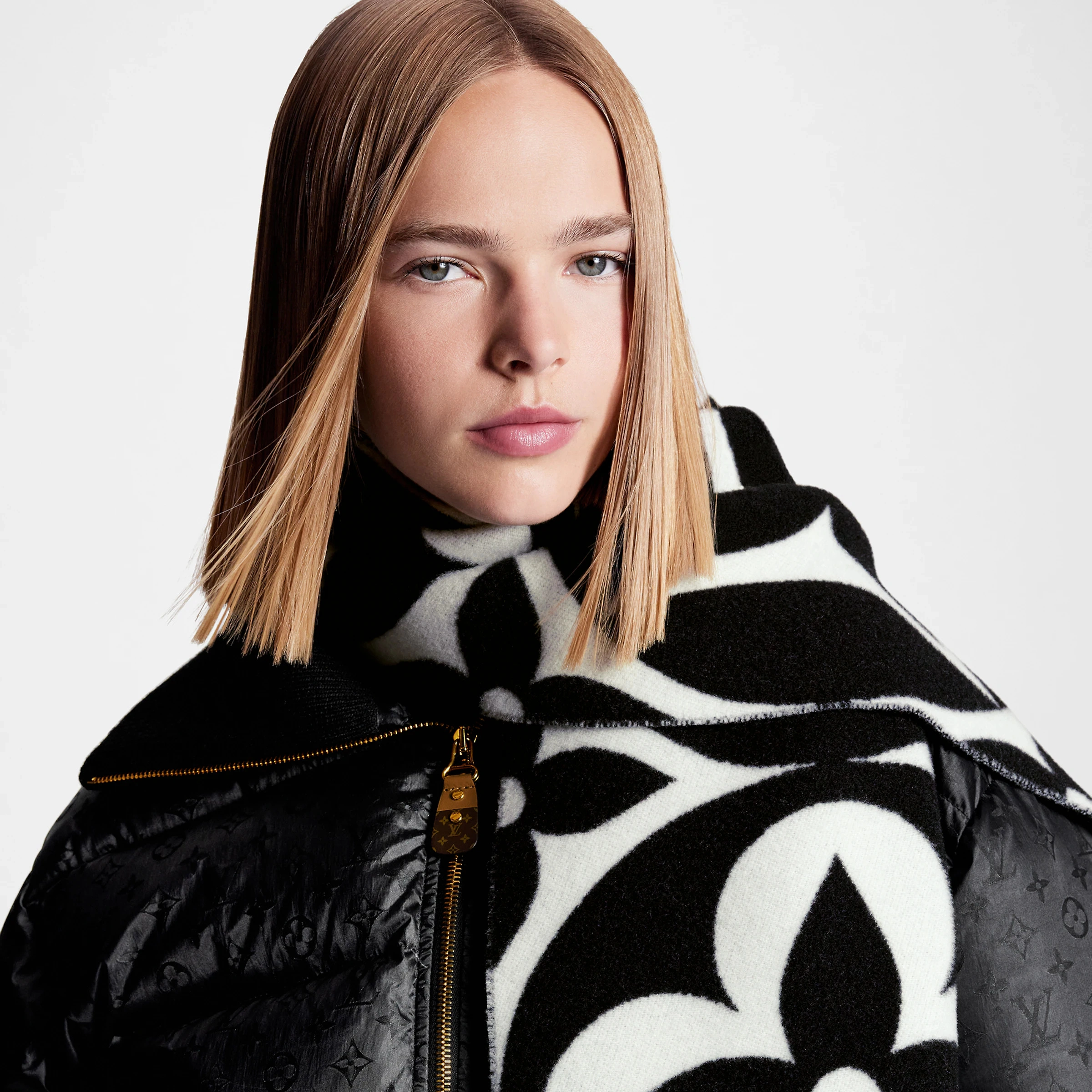 Louis Vuitton Black M79212 FLIGHT MODE LV Medallion Scarf - Image 3