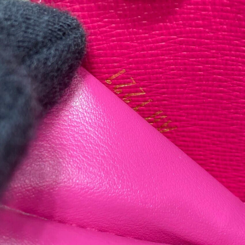 Zip closu Louis Vuitton Damier Azur Round Coin Purse - Image 9