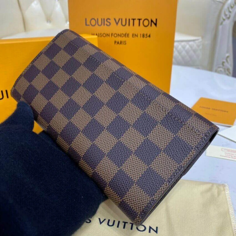 Press stu Louis Vuitton Damier Ebene Sarah Wallet Brown - Image 4