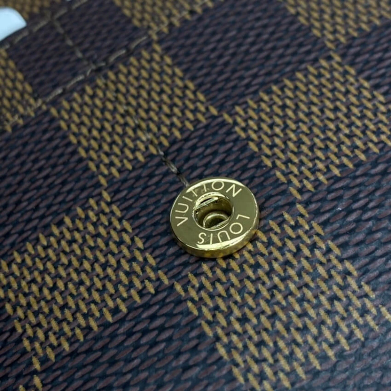 16 card s Louis Vuitton Damier Ebene Sarah Wallet Red - Image 6