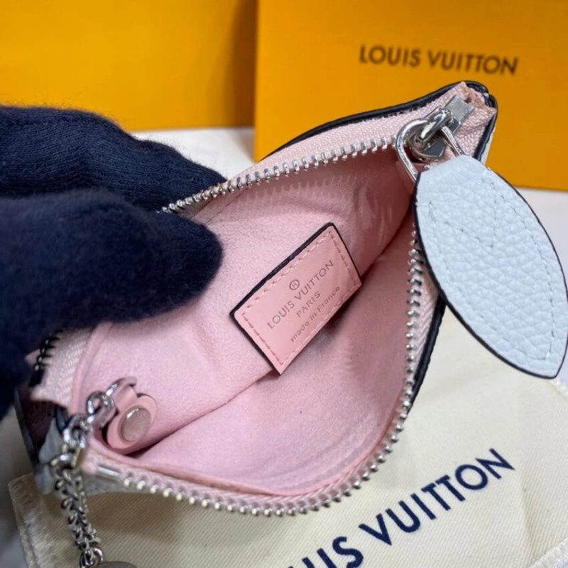 Key ring Louis Vuitton Key Pouch in Pink Gradient Mahina Perforated Leather - Image 7