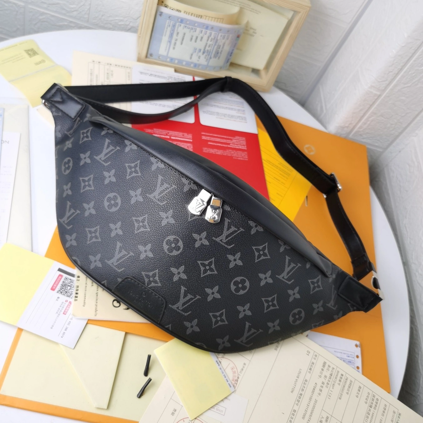 Louis Vuitton LV AAA Man Pockets Timeless 7653