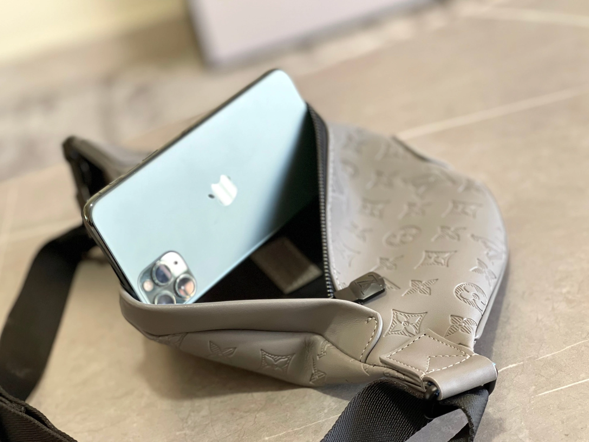 Louis Vuitton LV AAA Quality Belt Bags EyeCatching 860 - Image 7