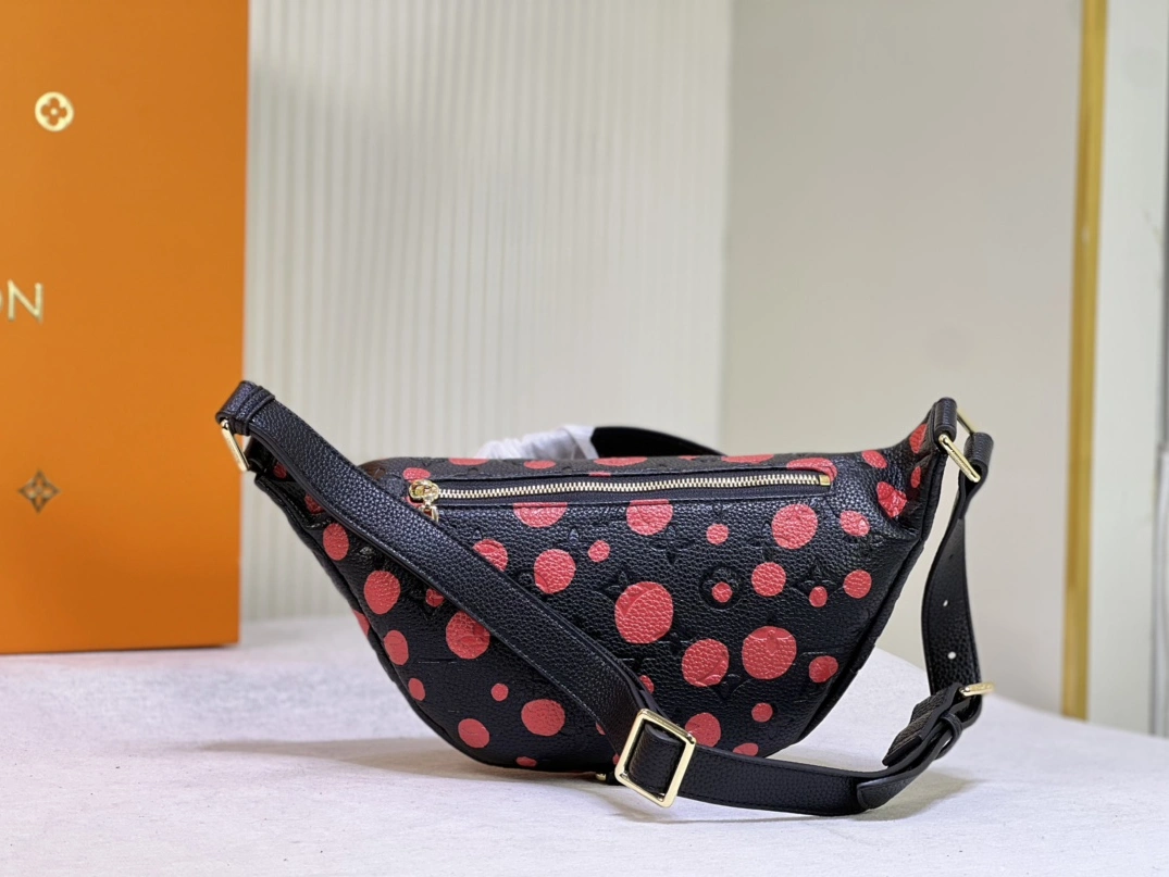 Louis Vuitton LV AAA Quality Belt Bags For Unisex Sophisticated 3306 - Image 4