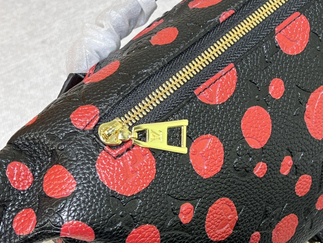 Louis Vuitton LV AAA Quality Belt Bags For Unisex Sophisticated 3306 - Image 6