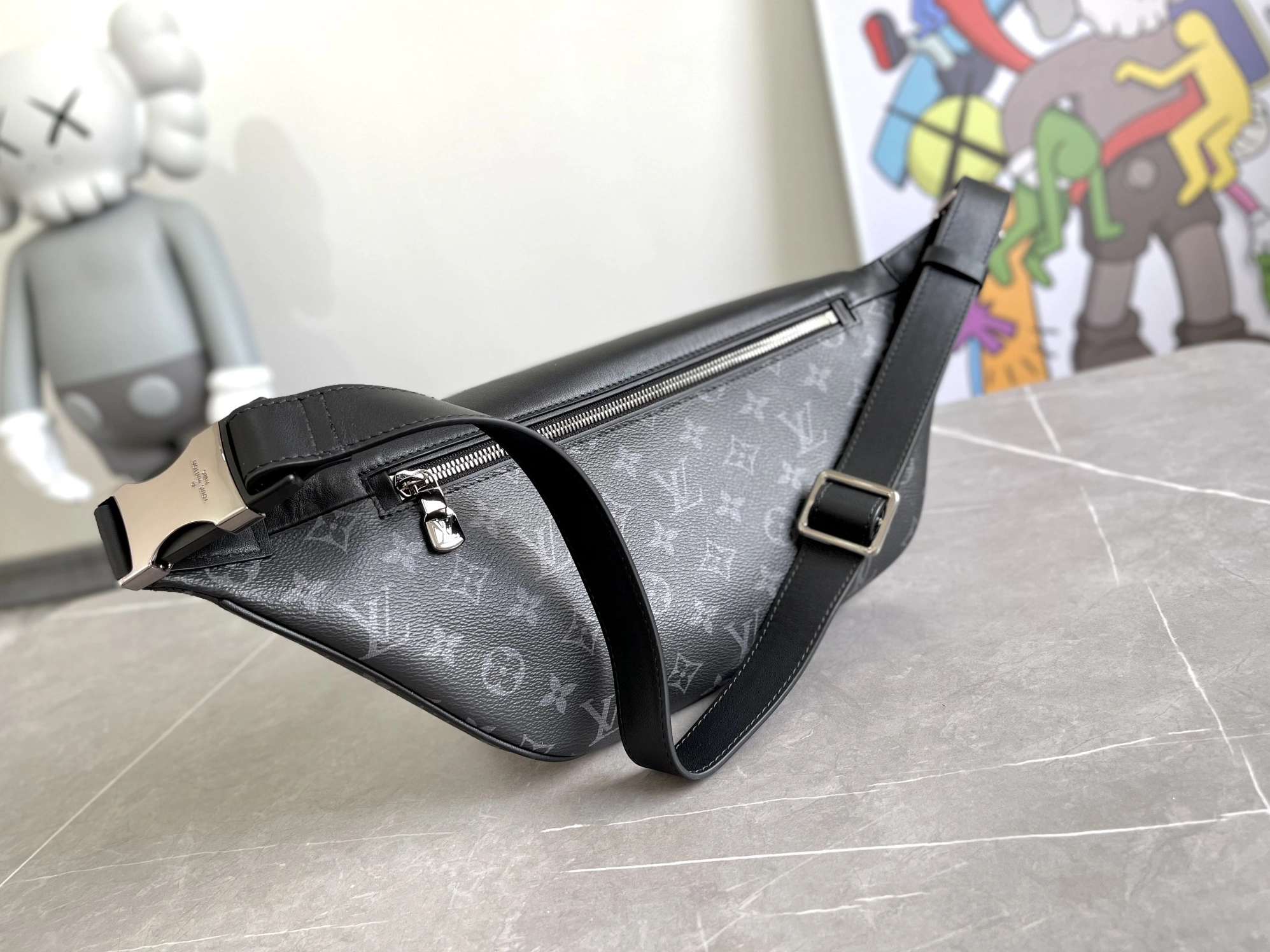 Louis Vuitton LV AAA Quality Belt Bags Sleek 3814