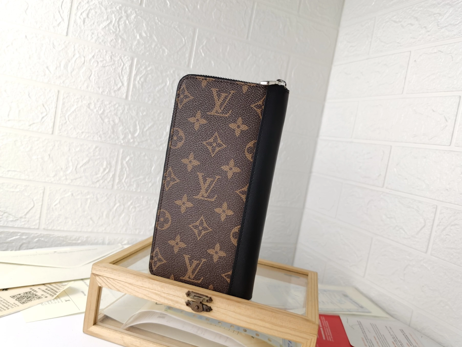 Louis Vuitton LV Card Case For Unisex Modern 8948