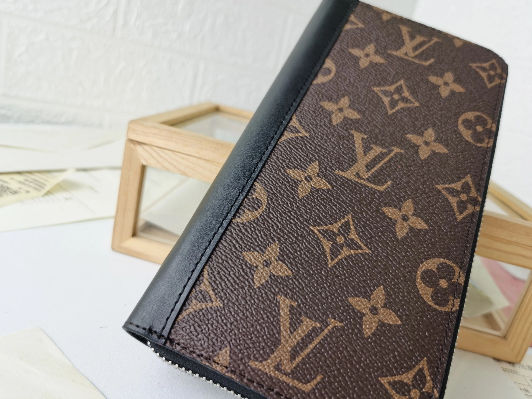 Louis Vuitton LV Card Case For Unisex Modern 8948 - Image 5