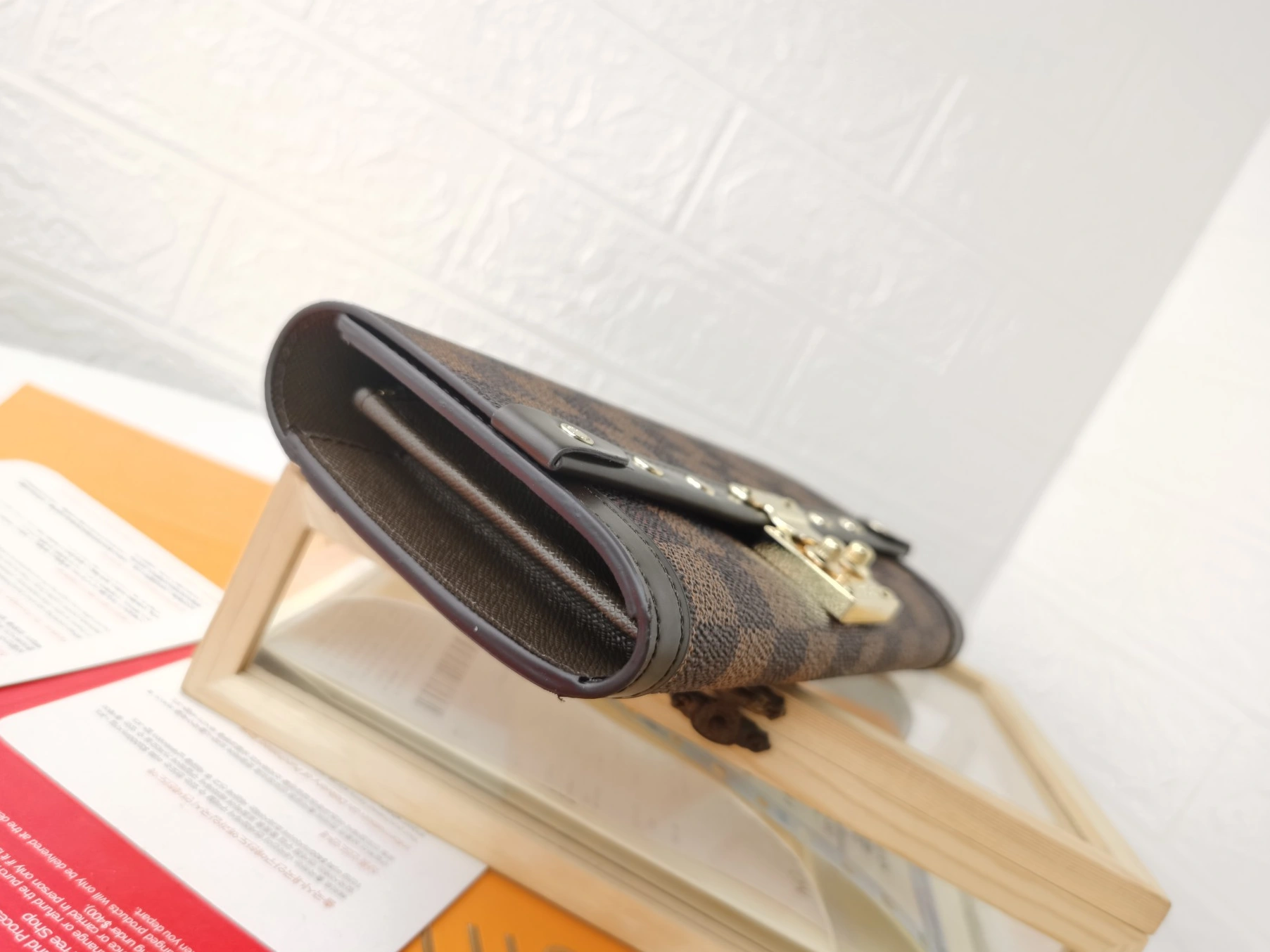 Louis Vuitton LV Card Case For Women Sleek 9205 - Image 4