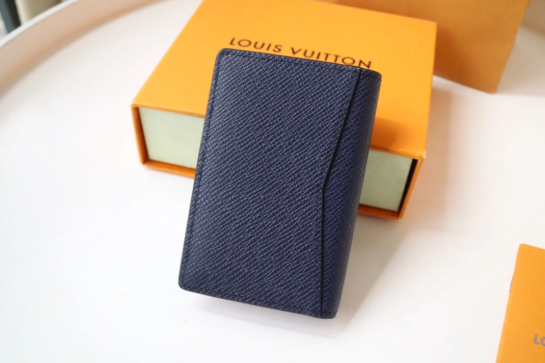 Louis Vuitton LV Card Case Lightweight 6490