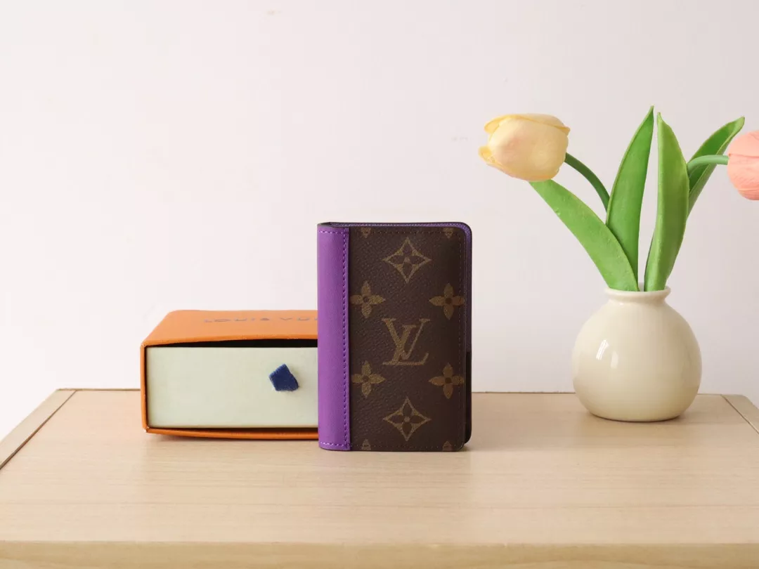 Louis Vuitton LV Card Case Lightweight 8663