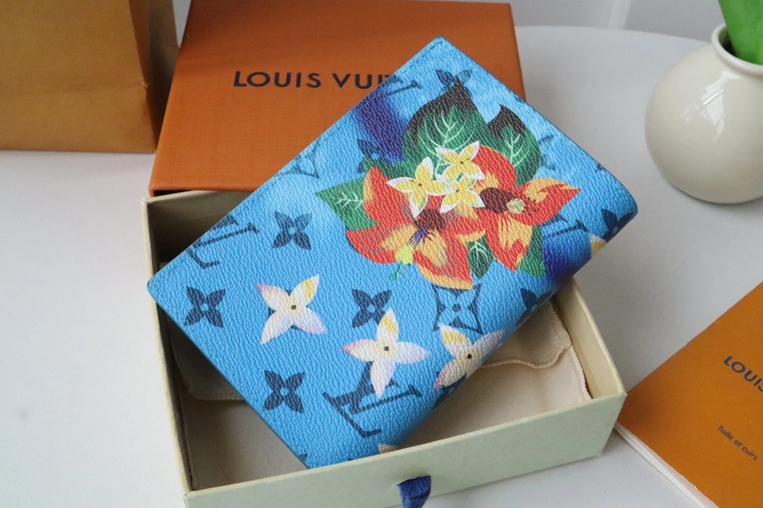 Louis Vuitton LV Card Case WellDesigned 4888