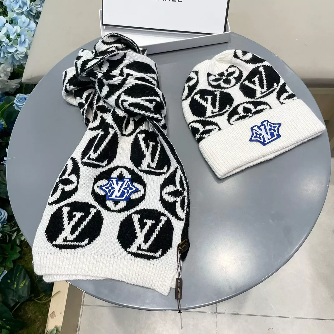 Louis Vuitton LV Hat and Scarf Set Modern 3119