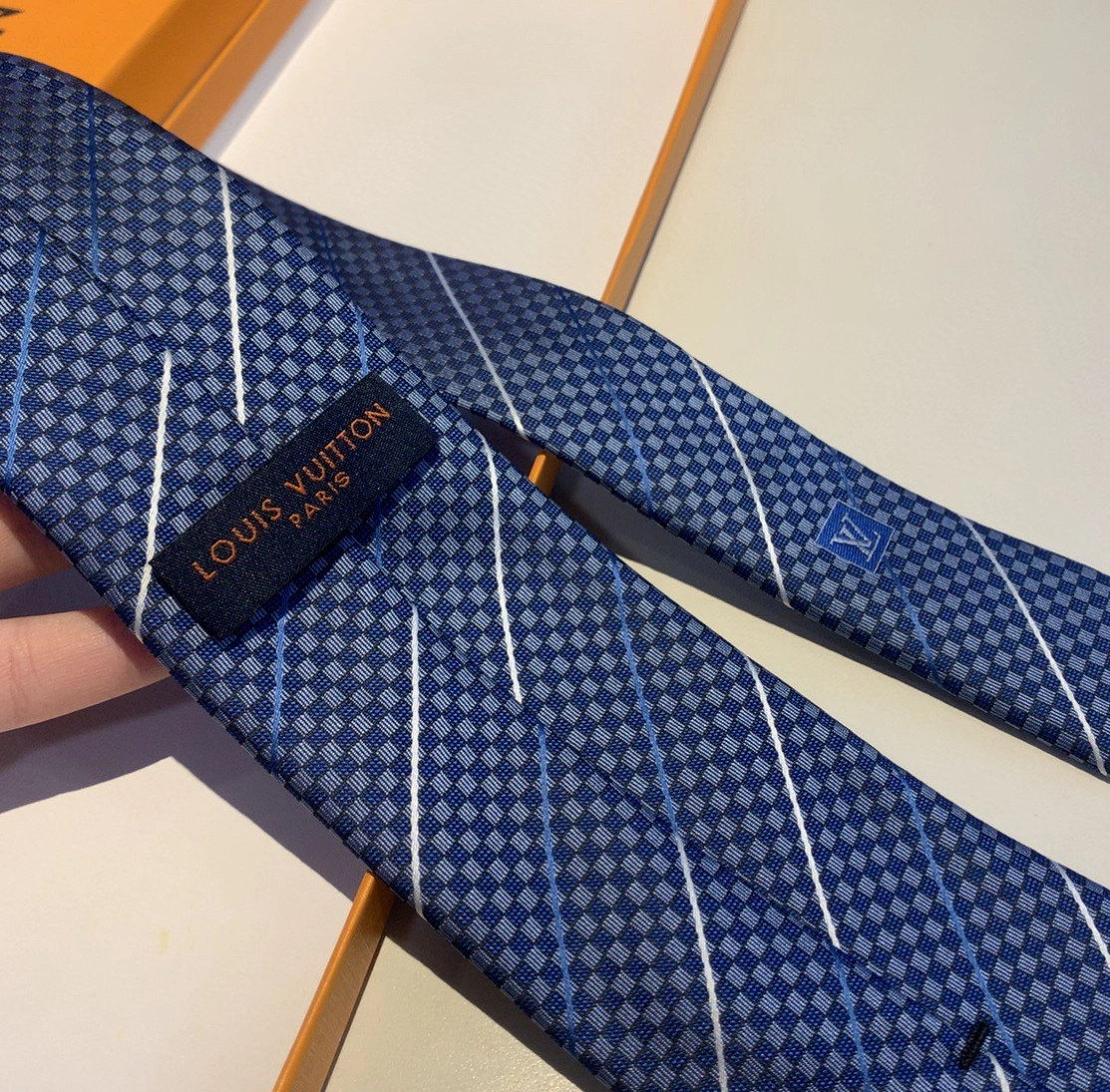 Louis Vuitton LV Necktie For Men Soft 4278 - Image 5